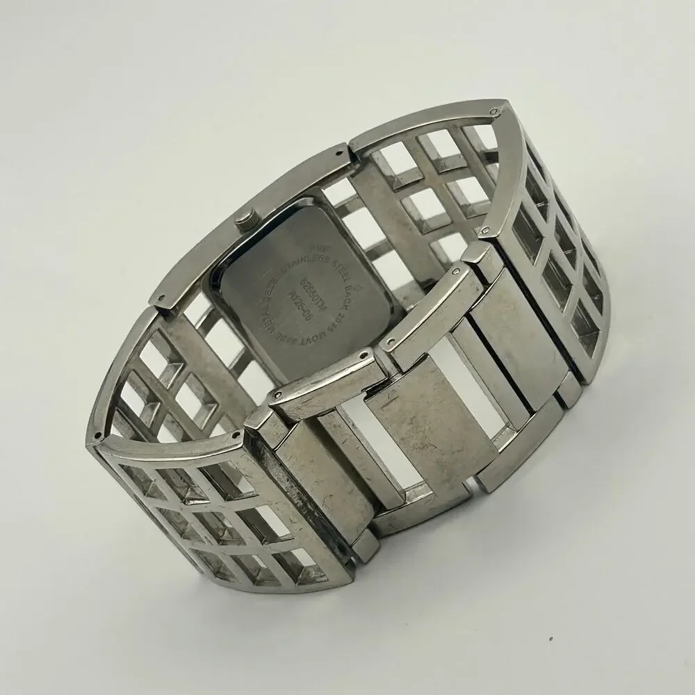 Women’s Silver-tone Black Dial Women’s Fashion Watch Working New Battery